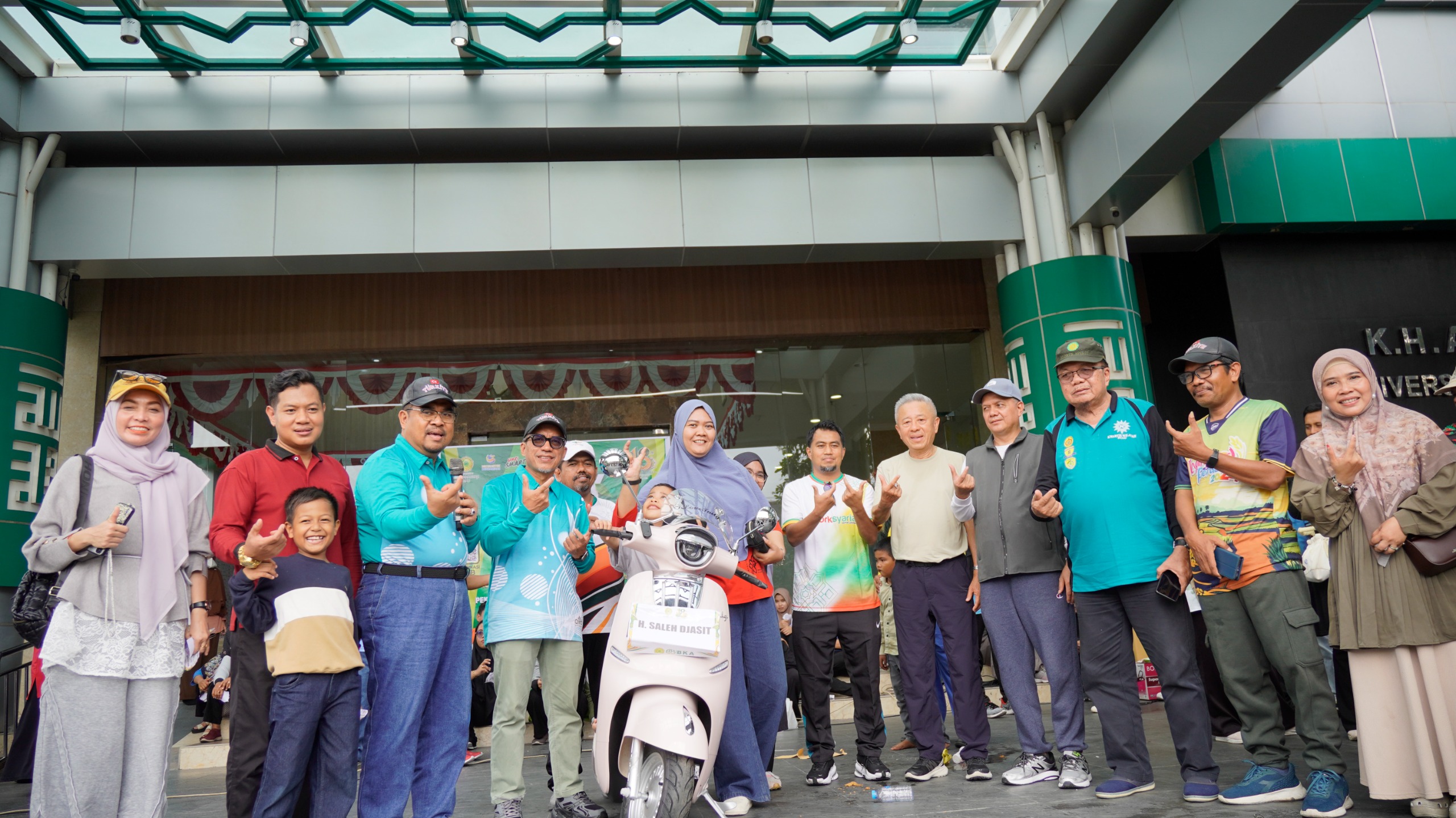 Gerak Jalan Sehat Milad ke-18 UMRI, Wujud Syukur dan Kedekatan dengan Masyarakat