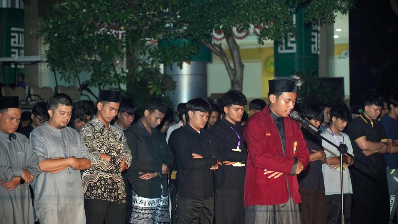 Tiga Ribuan Mahasiswa Baru UMRI Awali PKKMB dan Masta dengan Shalat Subuh Berjamaah